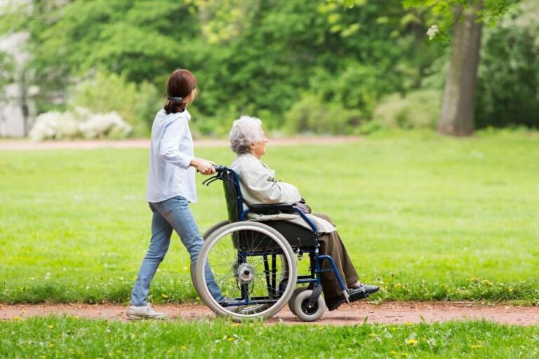 benefits of assisted living in Baytown TX